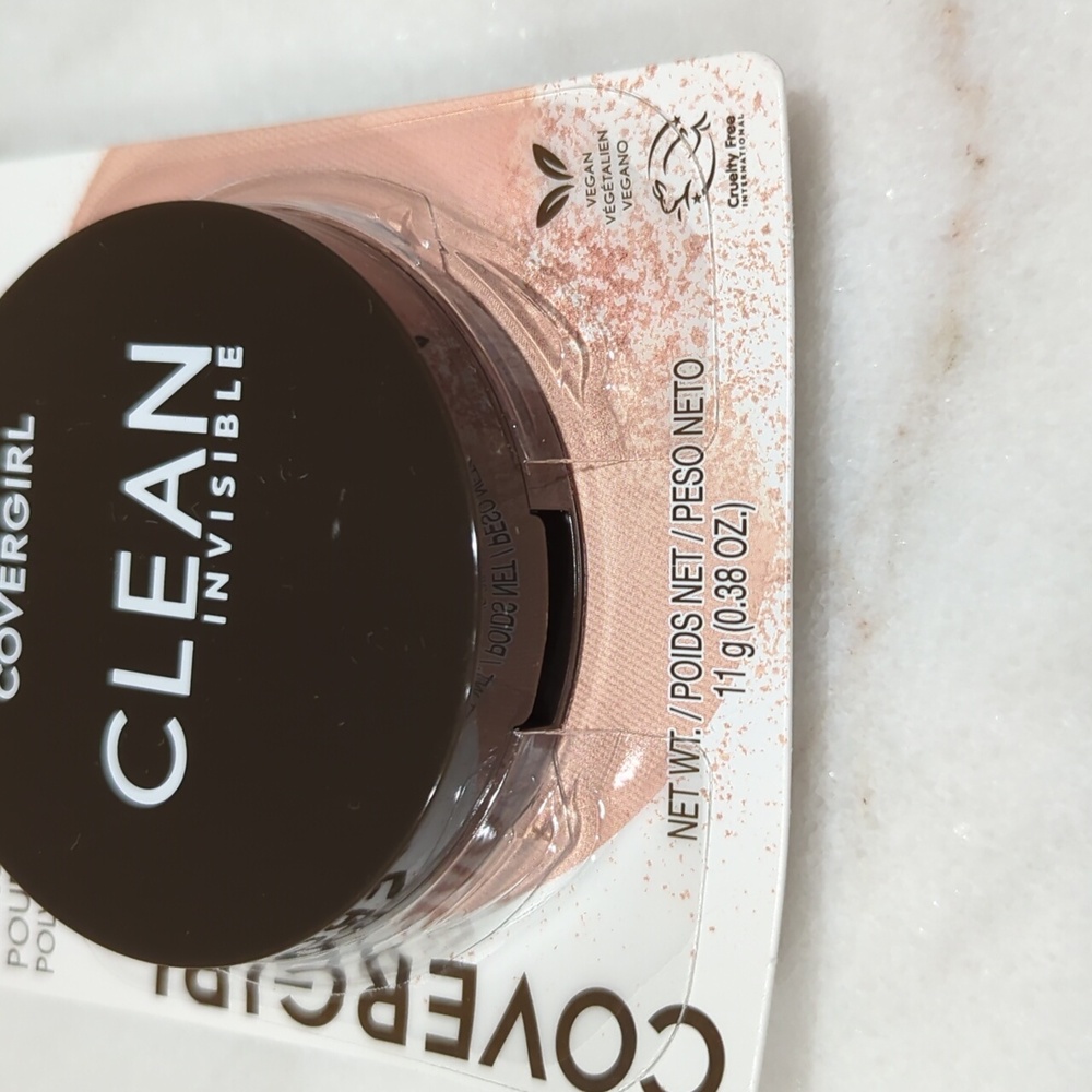 CoverGirl Clean Invisible Pressed Powder - Picture 12 of 13